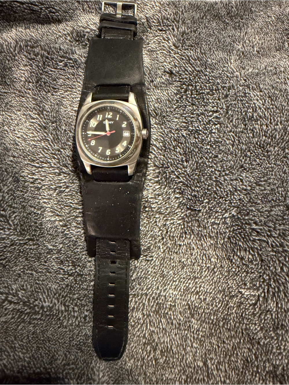 DKNY Men's / Women’s Analog Wristwatch with Date